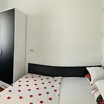 Twin Five * Mamaia