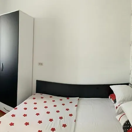 Twin Five * Mamaia